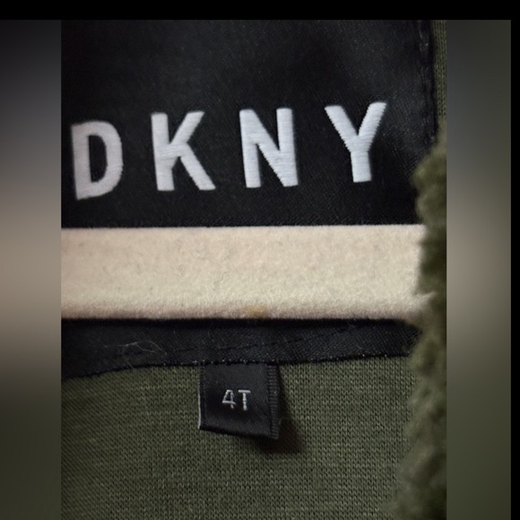 DKNY Kids Green Camouflage Sherpa Jacket with Pink Zipper size-4 - Picture 3 of 4